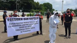 Foto: Dokumen Ketua LQ Indonesia Law Firm, Alvin Lim, SH, MH Saat Aksi Pocong KSP Indosurya 2 Tahun lalu