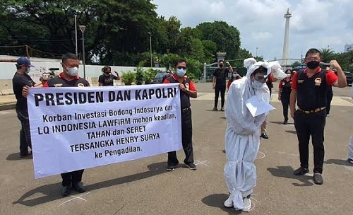 Foto: Dokumen Ketua LQ Indonesia Law Firm, Alvin Lim, SH, MH Saat Aksi Pocong KSP Indosurya 2 Tahun lalu