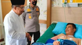 Jusuf Kalla Jenguk Kapolda Jambi di Rumah Sakit