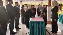 Camat Bungkal Tekankan Pentingnya Layani Masyarakat