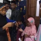 Foto: Vanesa Mutiara Larasaty Saat Memberikan Santunan Anak Yatim