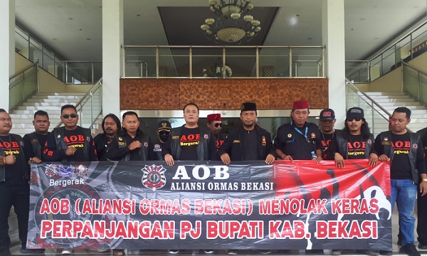 Aliansi Ormas Bekasi (AOB) di Gedung DPRD Kabupaten Bekasi Jawa Barat 