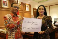 Foto: Mahfud MD Bersama Rieke Diah Pitaloka