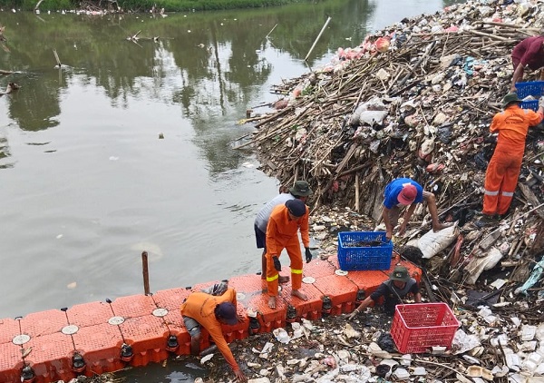 Foto: Ilustrasi Sampah di Sungai