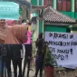 Foto: Aksi Orang Tua Siswa Yang Tidak Keberatan Dengan Study Tour 