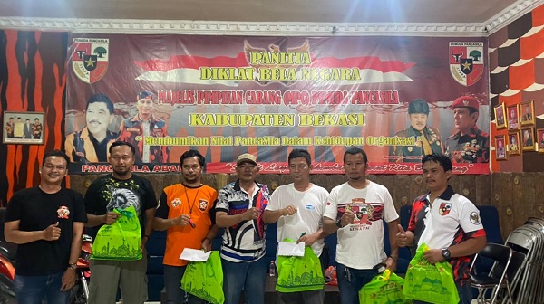 MPC PP Kabupaten Bekasi Jawa Barat Bagikan Bingkisan Lebaran