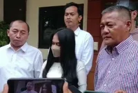 Foto: Korban AD Saat Melapor Ke Polres Metro Kabupaten Bekasi
