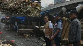 Foto: Kadis LH Kabupaten Bekasi Dony Sirait Saat Tinjau Lokasi Pasar SGC