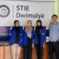 Kepala LPPM STIE Dwimulya, Bambang Arianto, MA, M.Ak Bersama Mahasiswa