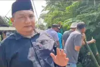 Foto: Kades Cipayung, Cikarang Timur, H. Ajan