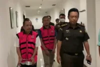 Foto: Kedua Tersangka Digiring Petugas Kejaksaan