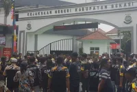 FOTO: Aksi Massa LSM GMBI di Kejaksaan Negeri Kabupaten Bekasi