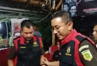 FOTO: Petugas Kejaksaan Saat Mendatangi Kediaman Oknum Anggota DPRD Kabupaten Bekasi