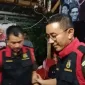 FOTO: Petugas Kejaksaan Saat Mendatangi Kediaman Oknum Anggota DPRD Kabupaten Bekasi