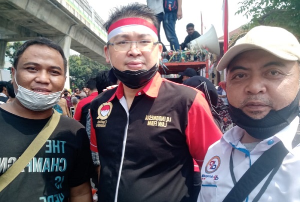 FOTO: Advokat Alvin Lim, SH, MH (Tengah)