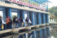 LSM GEMPAL Tabur Bunga di Sungai Cilemahabang Kabupaten Bekasi