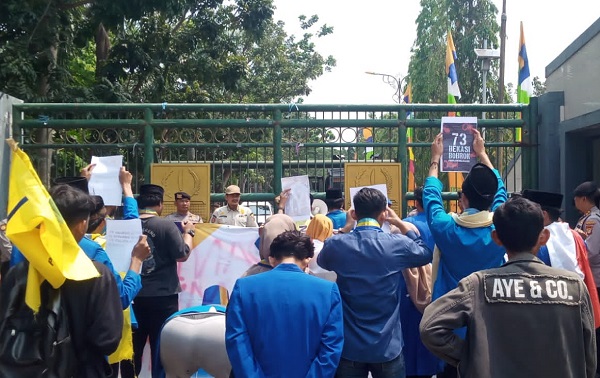 Aksi Mahasiswa PMII Kabupaten Bekasi