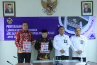 Foto: Walikota Bekasi Tri Adhianto (Kiri) Bersama BPK Perwakilan Jawa Barat