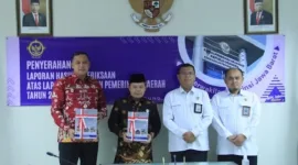 Foto: Walikota Bekasi Tri Adhianto (Kiri) Bersama BPK Perwakilan Jawa Barat