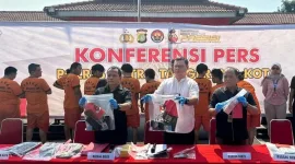 FOTO: 10 Orang Pelaku Pemerasan