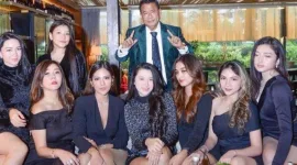 Foto: Hotman Paris Dengan Sederetan Aspri-Nya