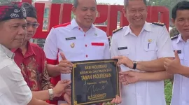 Foto: Walikota Bekasi Tri Adhianto Saat Peresmian Taman Bermain Pedurenan, Mustikajaya