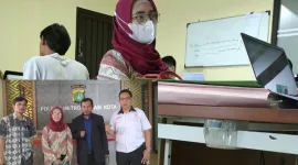 Foto: Dwi Ayu Eriyanti Bersama Tim Kuasa Hukum di Polres Metro Bekasi Kota