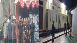 Caption Foto : Tim Kejari Kabupaten Bekasi Datangi Kediaman SL dan RS