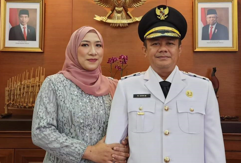 Foto: Raden Gani Muhammad Bersama Istri