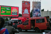 Foto: Reklame di Jalan Ahmad Yani Simpang Lampu Merah BCP, Kota Bekasi