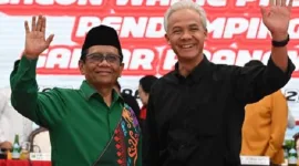 Foto: Mahfud MD (kiri) Bersama Ganjar Pranowo