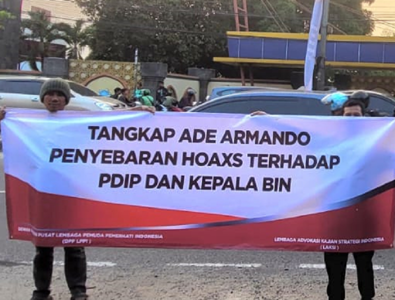 Foto: Aksi Tangkap Ade Armando