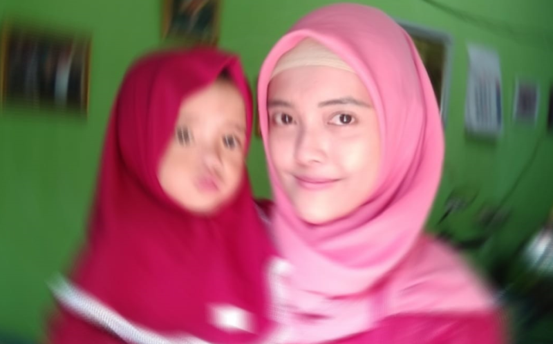 Foto: Dwi Ayu Eriyanti Bersama Anaknya