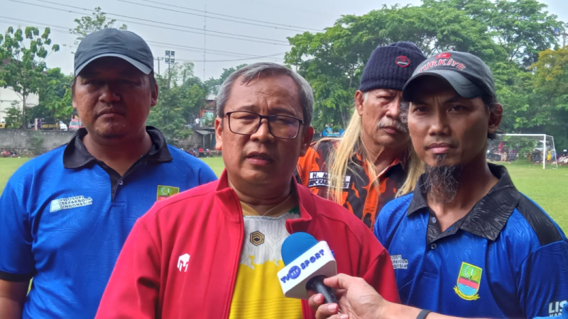 Foto: Ketua ASKAB PSSI Kabupaten Bekasi, H. Hamun Sutisna 