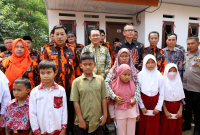 Foto: Ketua MPC PP Kabupaten Bekasi, H. Apuk Idris (Kiri) Bersama Pj Bupati Bekasi Dani Ramdan (Kanan)