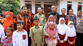 Foto: Ketua MPC PP Kabupaten Bekasi, H. Apuk Idris (Kiri) Bersama Pj Bupati Bekasi Dani Ramdan (Kanan)