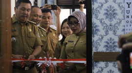 Foto: Kepala Dinkes Kota Bekasi, Tanti Rohilawati, SKM, M Kes, resmikan Poli Cendana