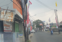 Foto: Umbul-umbul Iklan Rokok di Kota Bekasi