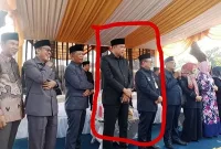Foto: Eks Walikota Bekasi Tri Adhianto (Kiri) Bersama Pj Walikota Bekasi Raden Gani Muhamad (Kanan) Dalam Lingkaran Merah