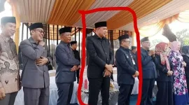 Foto: Eks Walikota Bekasi Tri Adhianto (Kiri) Bersama Pj Walikota Bekasi Raden Gani Muhamad (Kanan) Dalam Lingkaran Merah