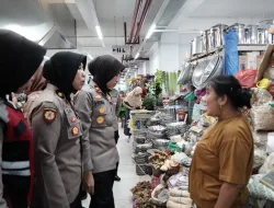 Jelang Nataru Polres Ponorogo Kunjungi Pasar Cek Harga Bahan Pokok