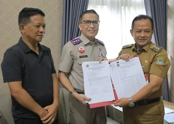 Foto: Kepala BPN ATR Kota Bekasi, Amir Sofwan & Pj Walikota Bekasi Raden Gani Muhamad