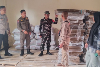 TNI dan Polisi Lamongan Kawal Logistik Pemilu