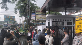 Aksi Mahasiswa di Depan Kejari Kota Bekasi