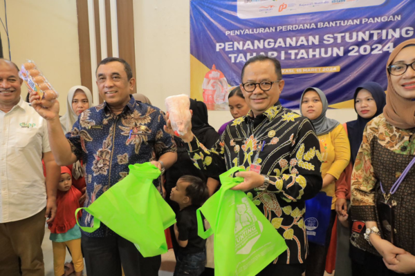 Foto: Pj Walikota Bekasi Raden Gani Muhamad (Kanan) Bersama Deputi II Bidang Kerawanan Pangan dan Gizi, Nyoto Suwignyo (Kiri)