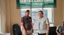 Foto: Indra Saat Melapor ke Bawaslu Kabupaten Bekasi Jawa Barat