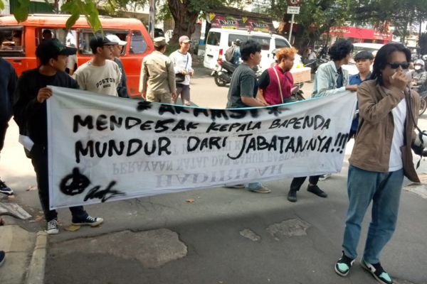 Foto: Aksi AKAMSI di Kantor BAPENDA Kota Bekasi