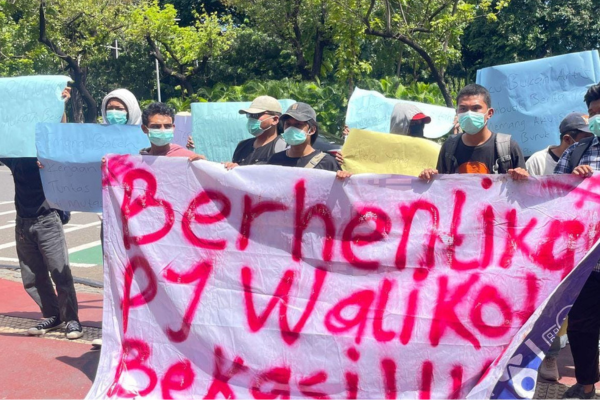 Aksi Mahasiswa di Gedung DPRD Kota Bekasi