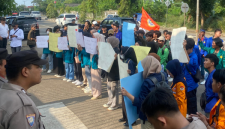 Aksi Unjuk Rasa Aliansi BEM Banten Bersatu di Kantor Kejaksaan Tinggi (Kejati) Banten 