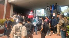 Aksi Demo Mahasiswa di DPRD Kota Bekasi